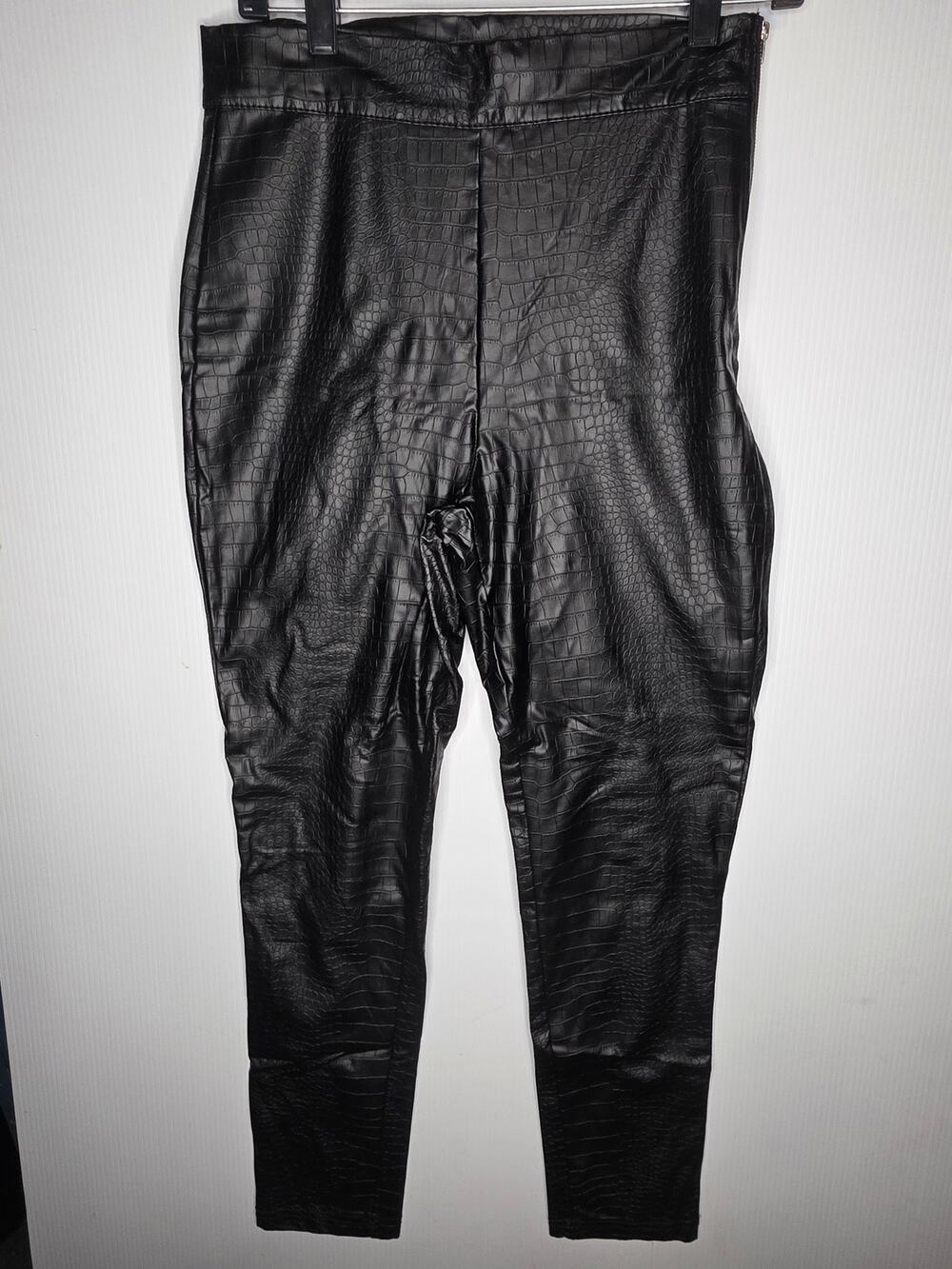 Guess Los Angeles Size L Black Faux Leather Crocodile Embossed Skinny Pants